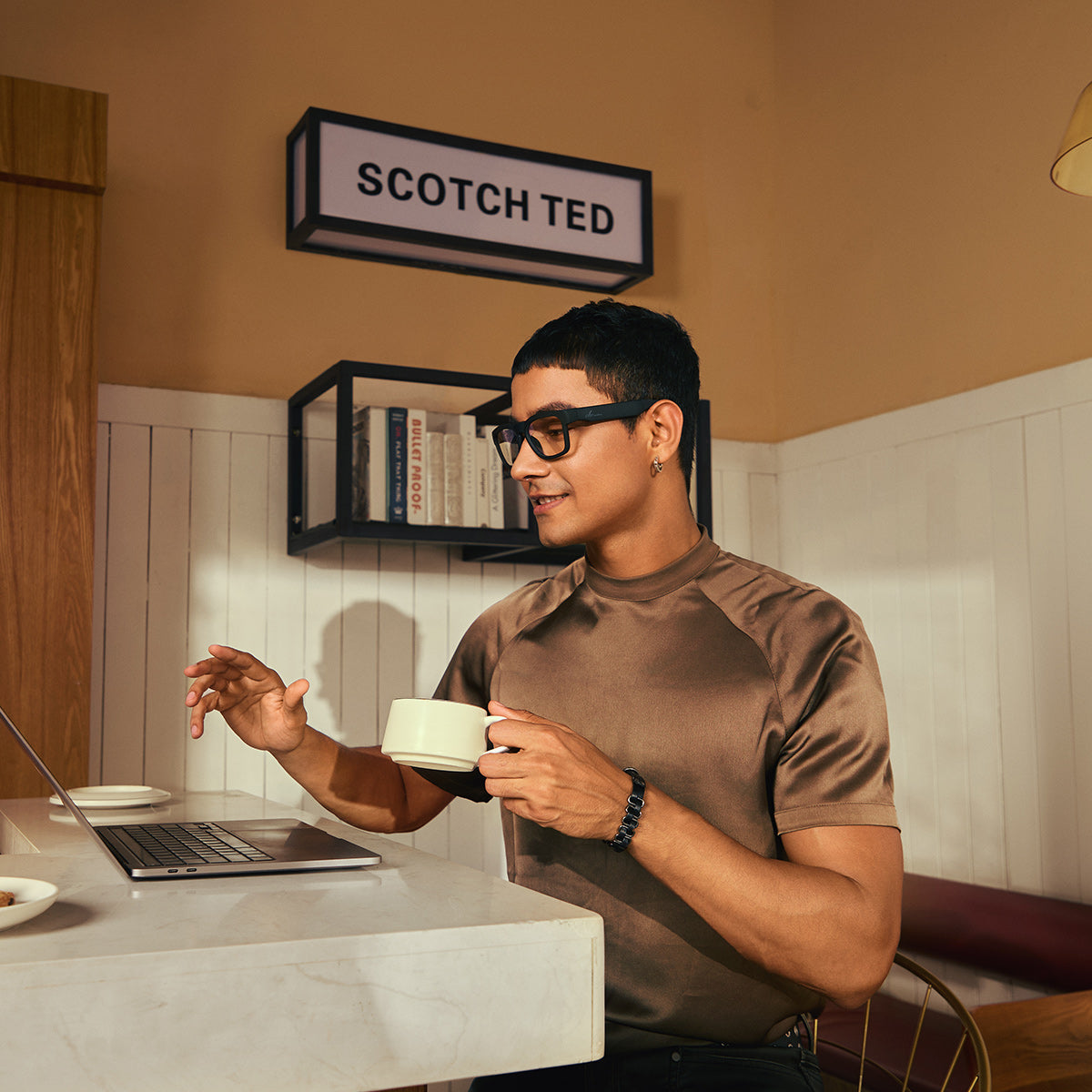 Occhiali intelligenti OhO Sunshine Ease con altoparlante Bluetooth e lenti che bloccano la luce blu