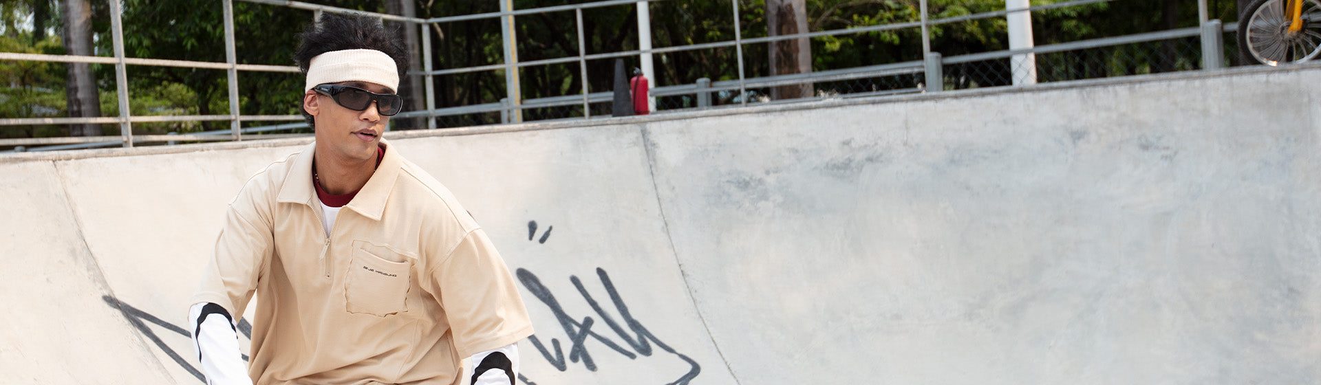 Man at a skatepark wearing OhO Sunshine EIS camera glasses with image stabilisation