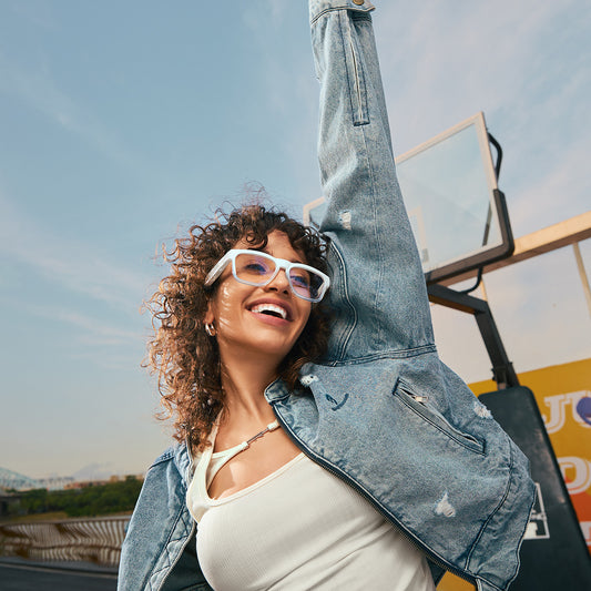 Occhiali audio OhO Sunshine Elite Smart Bluetooth con lenti fotocromatiche UV400 per sole e cielo nuvoloso