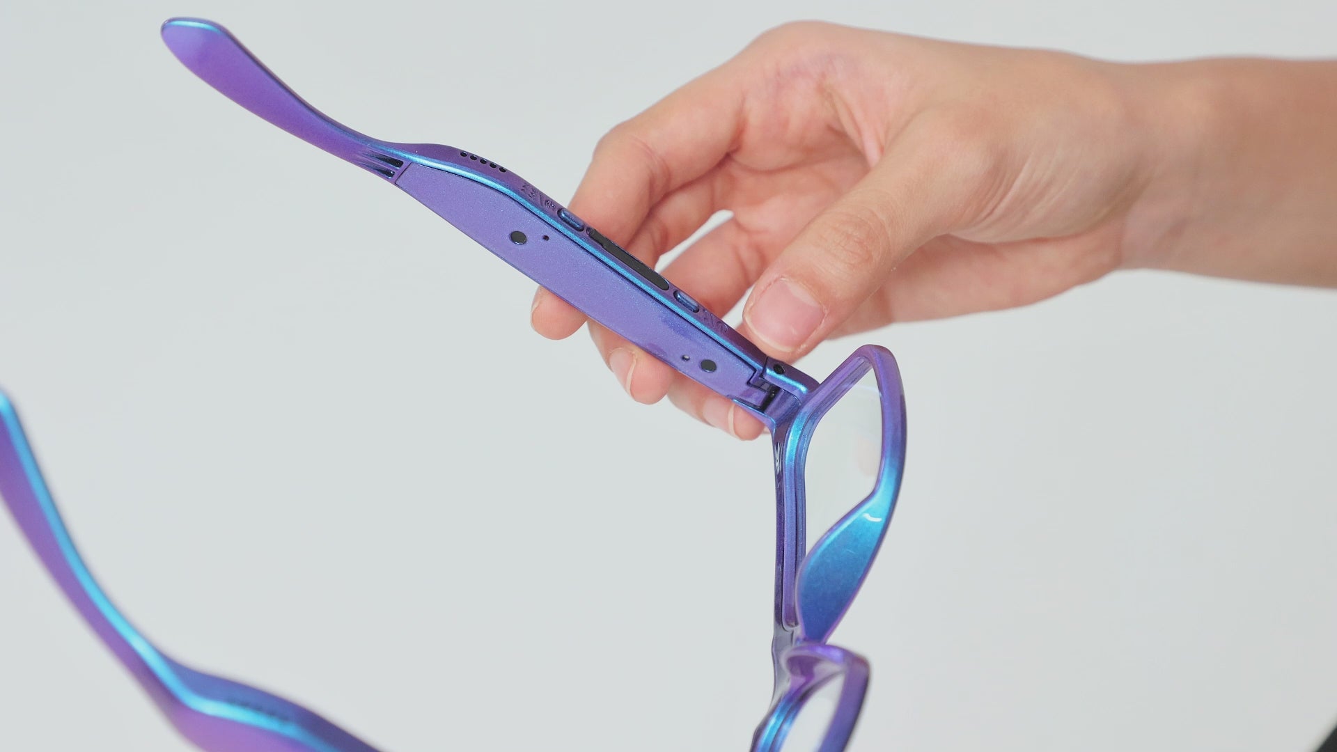 OhO Sunshine Elite Smart Bluetooth Audio Glasses with Blue Light Blocking & Photochromic Lens for Indoor & Outdoor