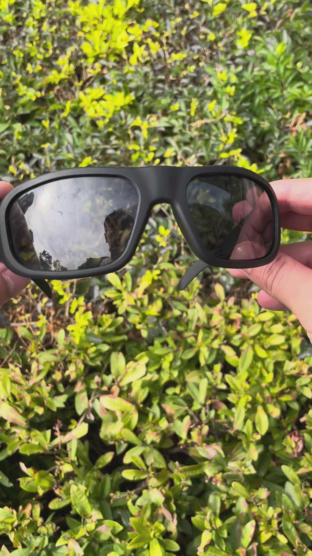 Load video: How to change the lenses of OHO sunshine Pulse glasses?