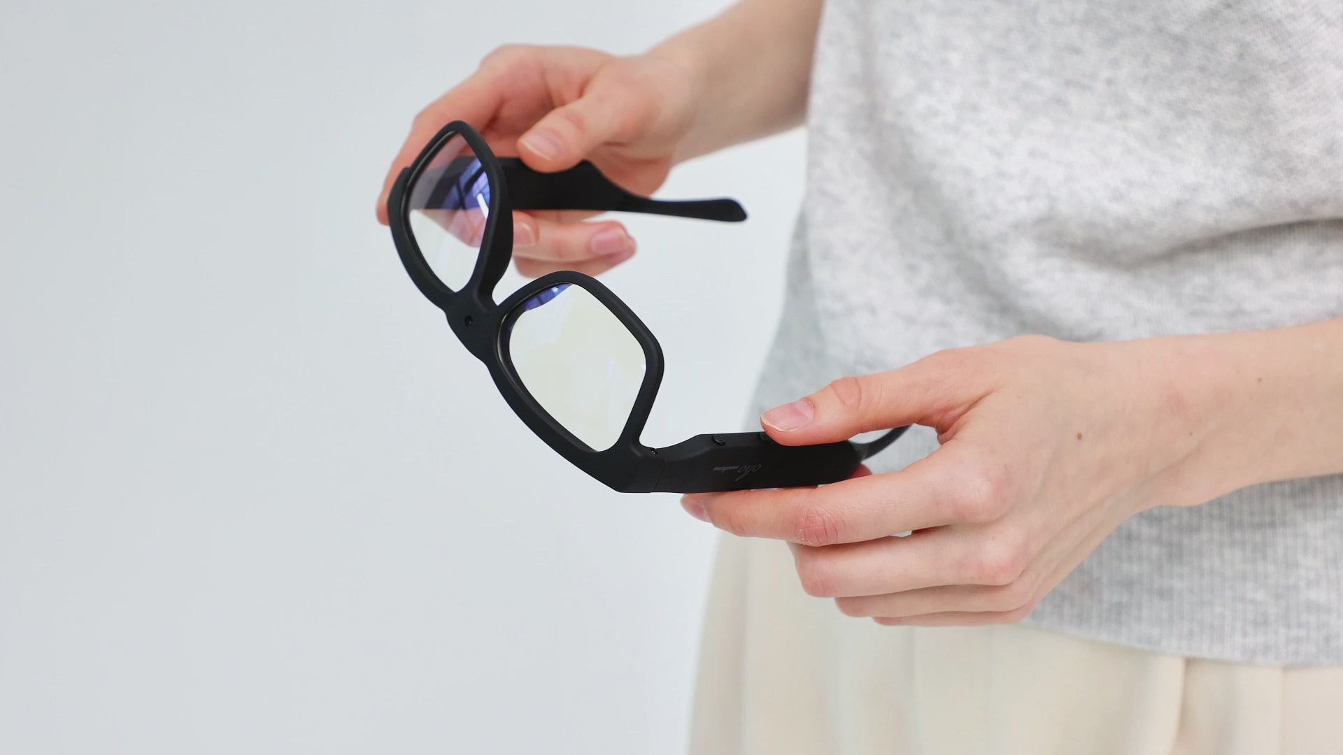 OhO Sunshine Sunblazer Smart Glasses with Bluetooth Audio Speaker & Mp3 Music Player with 32GB Memory