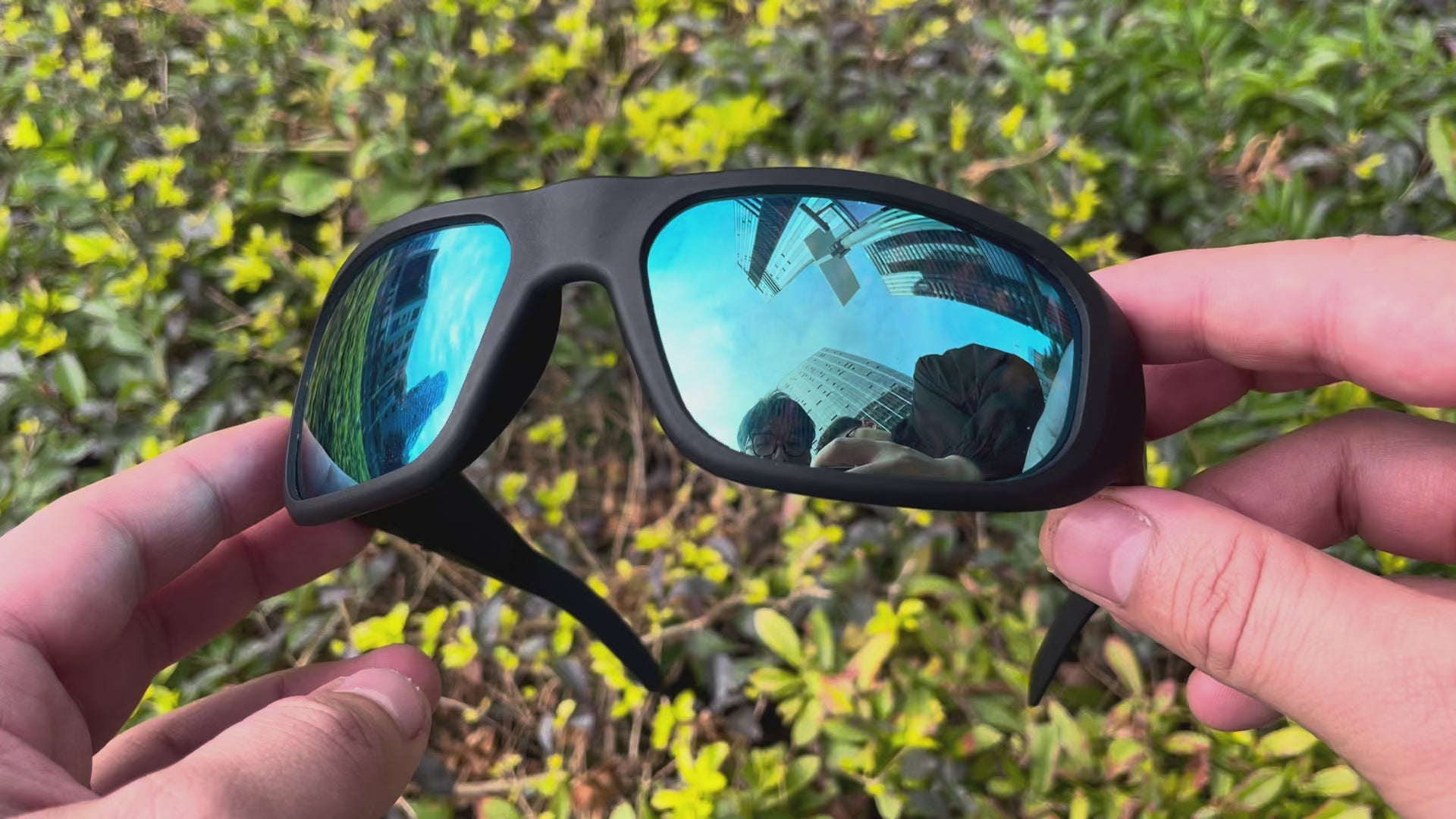 Load video: How to change the lenses of OHO sunshine Pulse glasses?