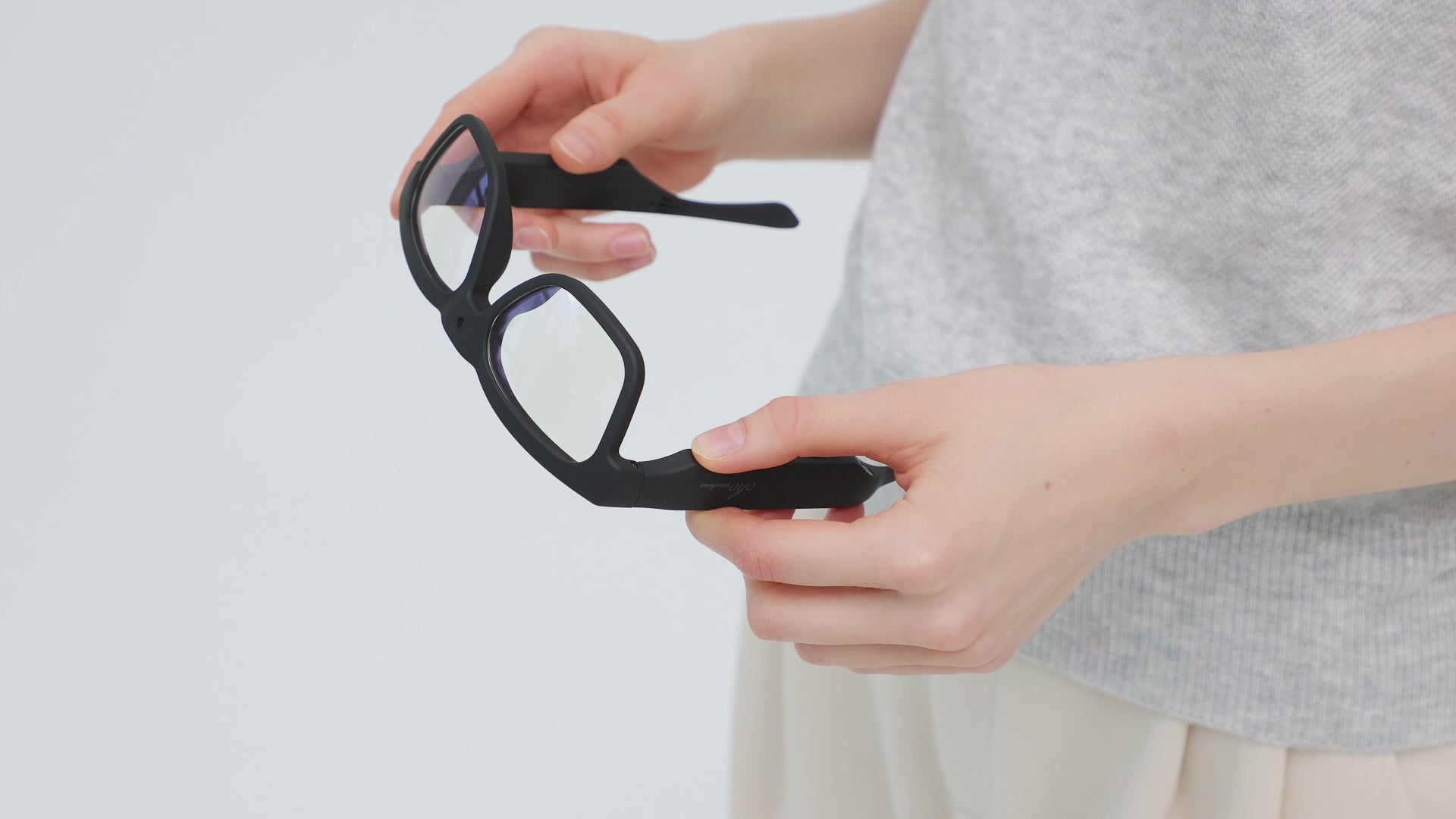 OhO Sunshine Edge Smart Glasses with 256GB Full HD Camera & Bluetooth Speaker with Photochromic Lens